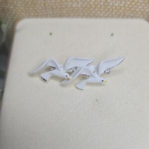 White Seagulls In Flight Brooch / Pin, Vtg
